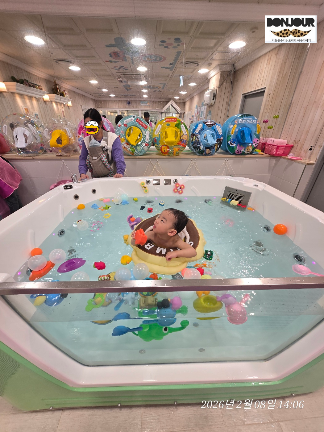 월령별로 구분된 베이비엔젤스 아기 수영장 내부 모습 (대형풀)