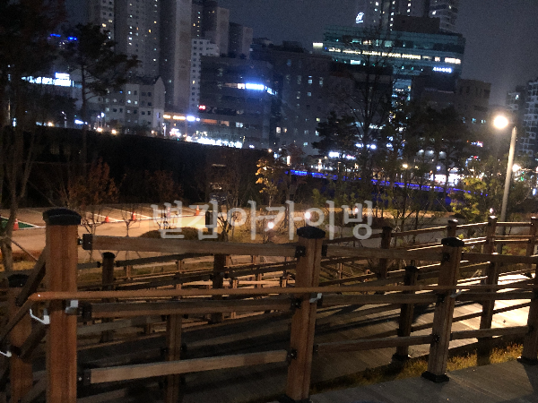 송파구시설관리공단에서 송파가볼만한 곳을 소개합니다. - undefined - 장지천 무장애길 송파구시설관리공단에서 송파가볼만한 곳을 소개합니다. - undefined - 장지천 무장애길