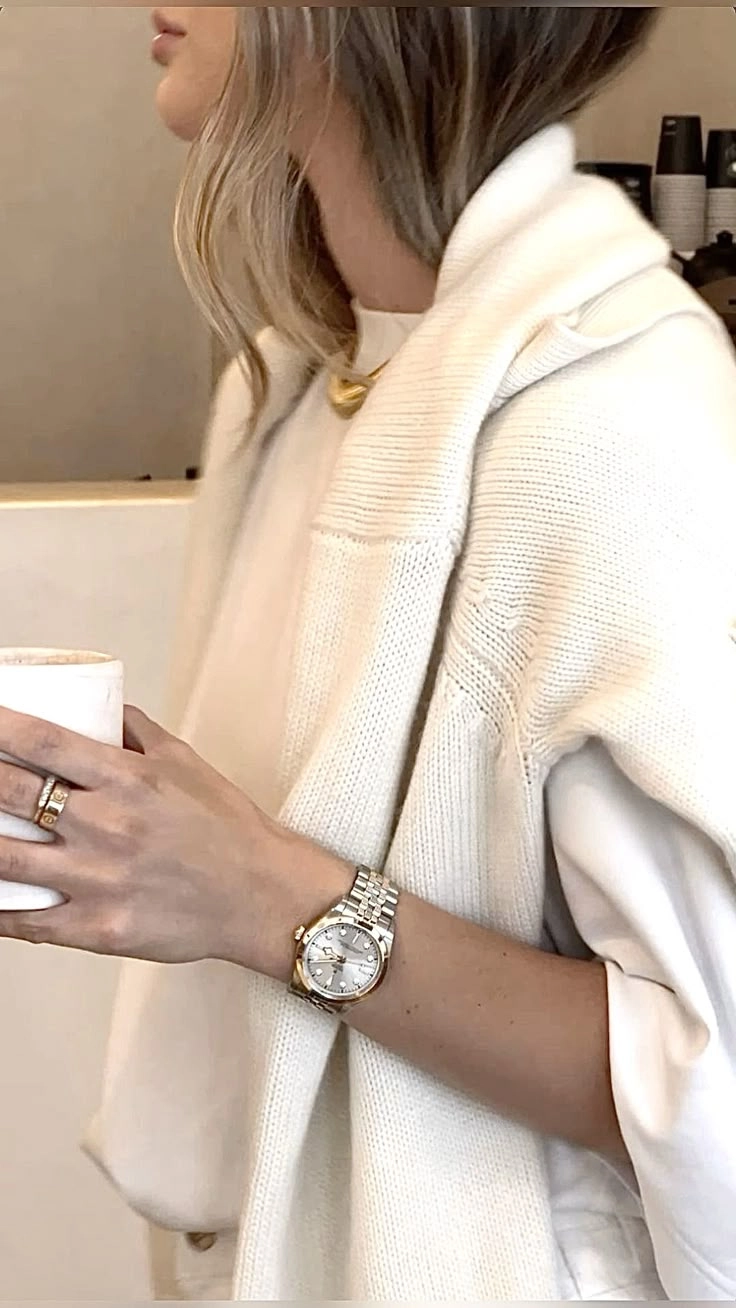 Minimal-accessories-for-working-women