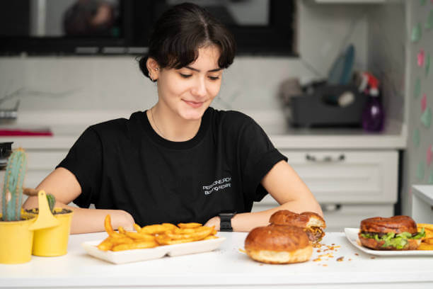 혈당 스파이크 증상과 높아지는 이유를 알아봤습니다. 우리나라 중년이면 누구나 걸릴 수 있는 질병 중 가장 많은 질병이 당뇨입니다. 이제는 젊은 층에서도 당뇨가 나타나고 있습니다. 어떤 증상들이 있는지 숙지하시기 바랍니다.