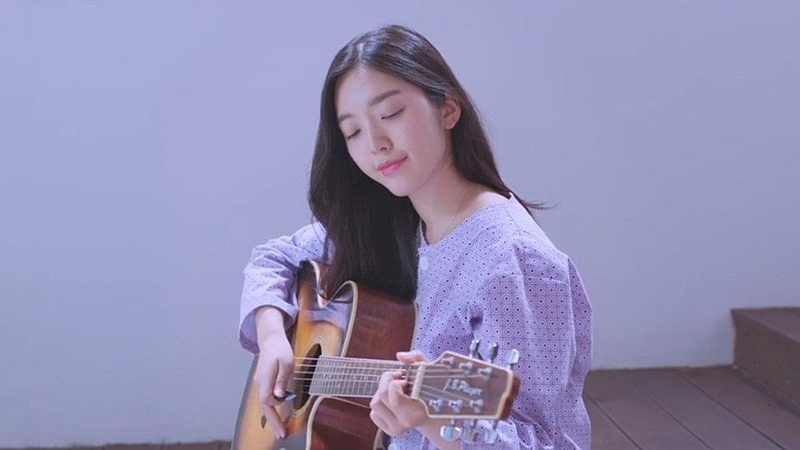 기타치는 찬미의 모습