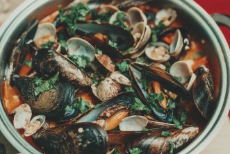 비브리오 패혈증 주의보! &ldquo;덜 익힌 해산물 위험해요&rdquo; 증상과 예방법