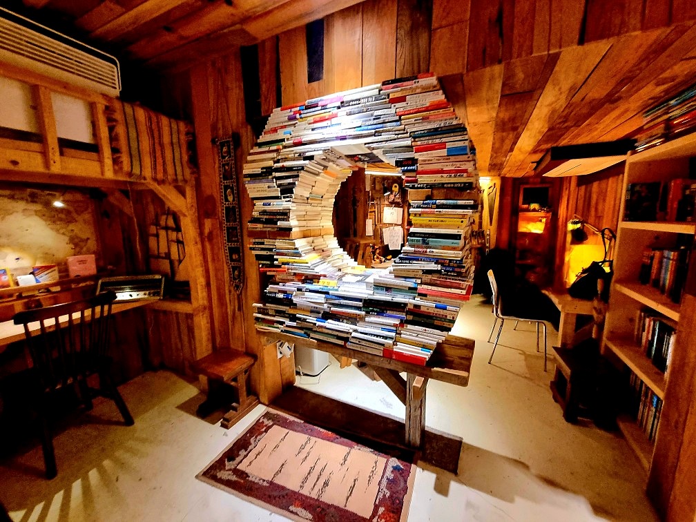 서울 북카페 맨홀커피 웨스턴 책방 &ndash; 영등포에서 즐기는 미국 서부 크리스마스 감성