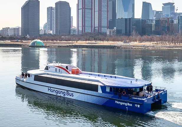 한강버스 운행 관련 사진