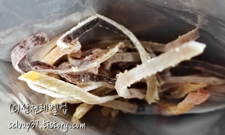 개봉 후 오징어 스틱 모습