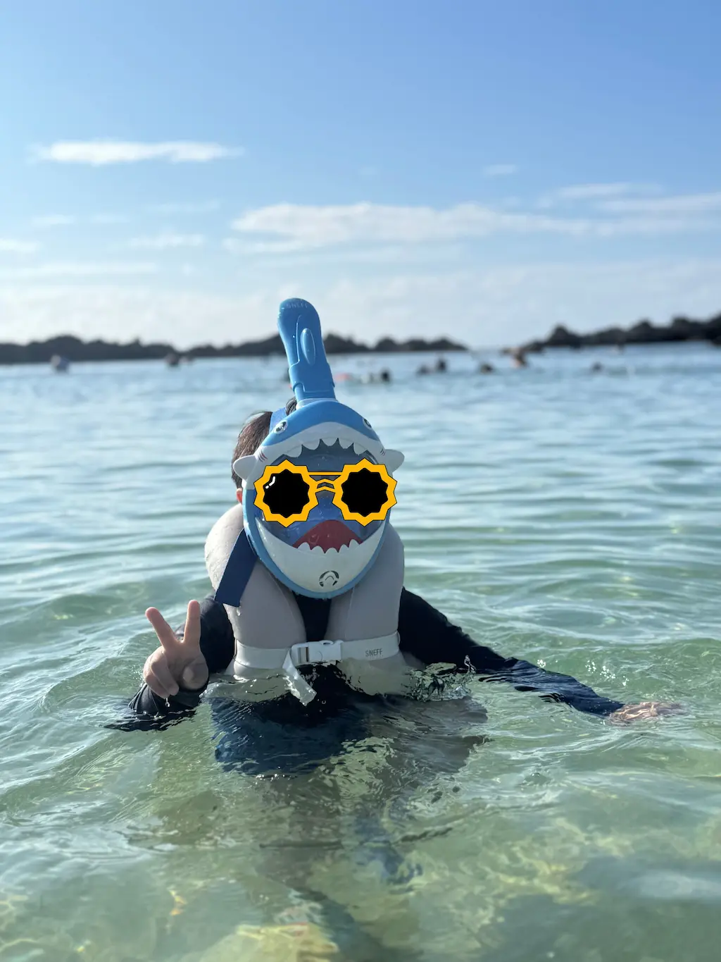 푸푸케아 비치에서 스노클링하는 8살 아이