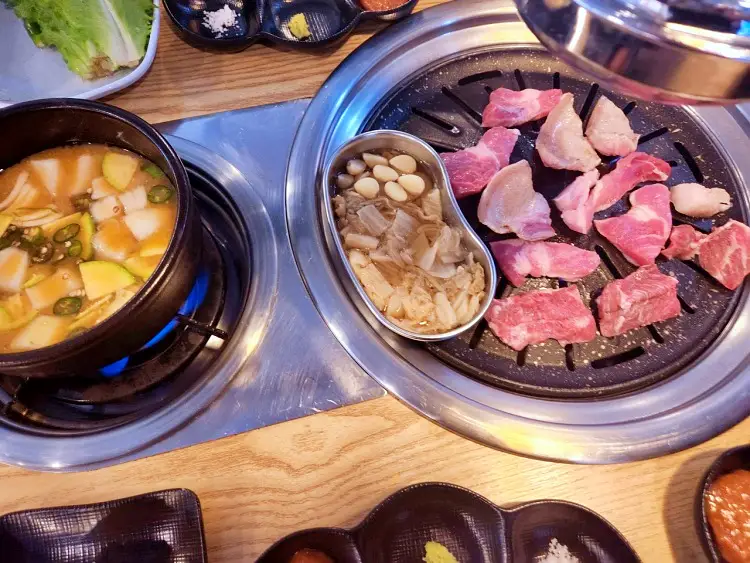25년 결실 황토 항아리 숙성 돼지 특수 부위 꽃덜미살 가로막살 삼각살 모소리살 부천 중동 맛집 추천 생방송투데이 리얼맛집 오늘방송 맛의 승부사