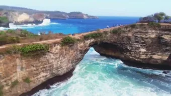 발리 브로큰 비치 Broken Beach 파도와 바람이 만든 천연 아치_7