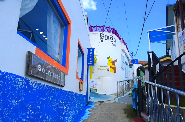 ① 예술과 전망이 공존하는 언덕, 동피랑 벽화마을