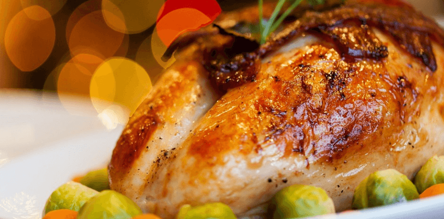 맛있게 구워져 있는 칠면조 고기