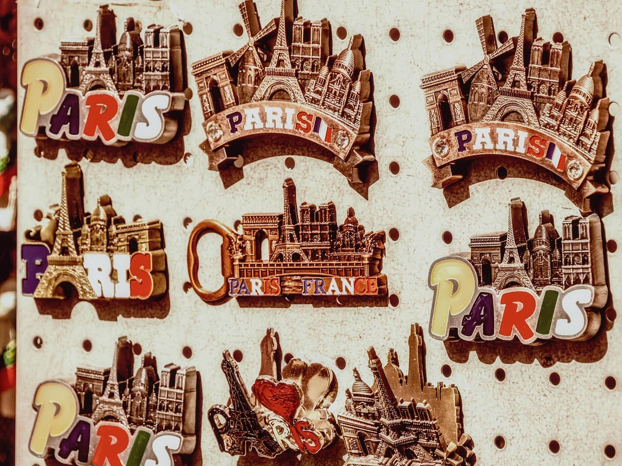 나무·금속·가죽: 소재별 빈티지 가구 미학