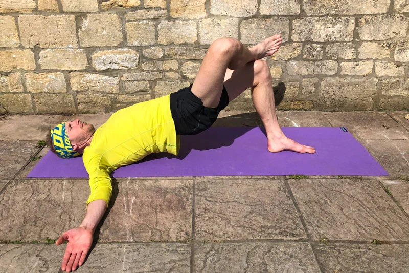 코어운동-양반다리브릿지