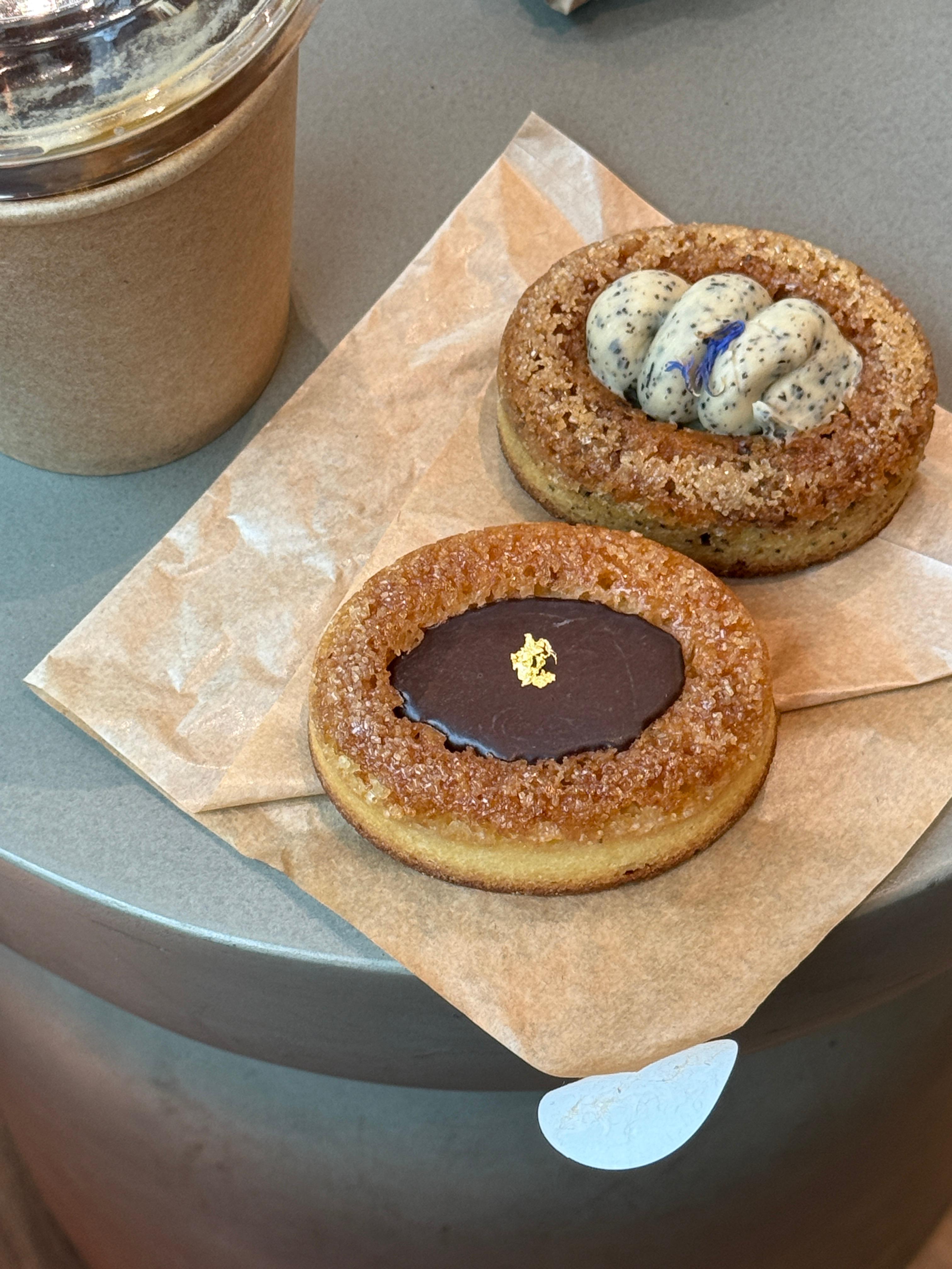 “홈카페 감성 완성! 커피와 찰떡궁합 디저트 추천 5가지”