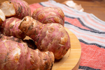 돼지감자 차 효능과 부작용&amp;#44; 돼지감자가 예전에는 돼지 먹이로 주거나 버려지는 식물이었다고 합니다. 