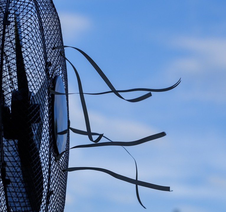 침샘 기능 저하로 인한 구강건조를 설명하는 이미지