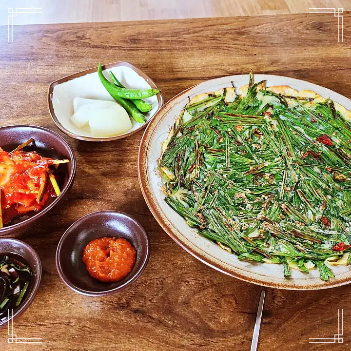 이만기 동네한바퀴 시즌2 흑임자 칼국수 파전 부추전 손두부 아픈 아내의 빈자리를 지키는 칼국수집 사장님 포항 맛집 소개