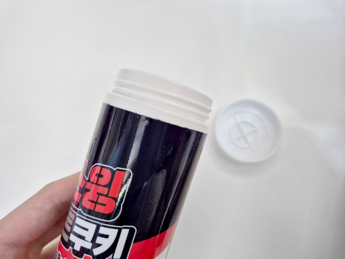 스윙배트쿠키 포장을 벗기고 뚜껑을 연 사진