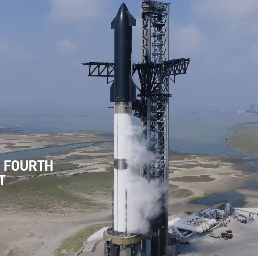 스타쉽-4차-발사대기중