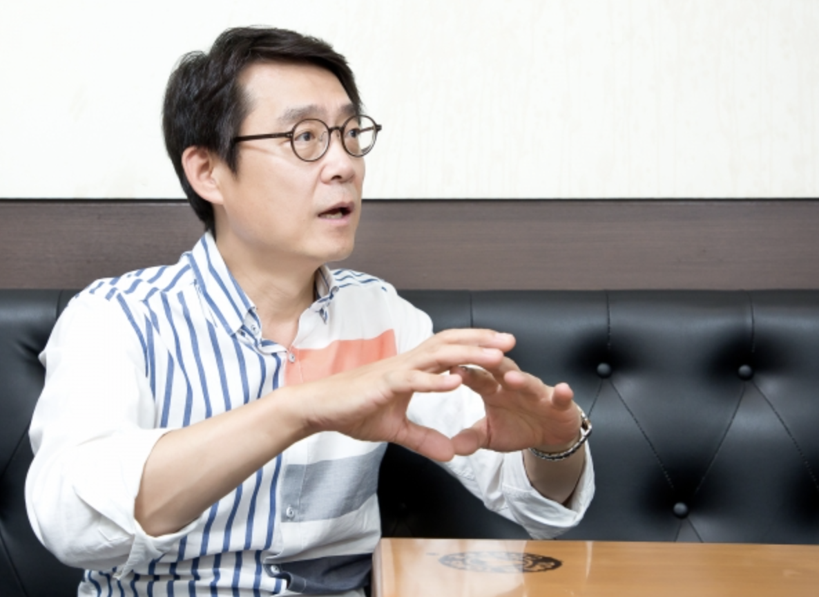 뉴스버스 이진동