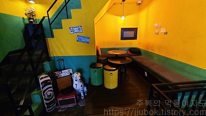 아날로그-부평점-2층-인테리어-3