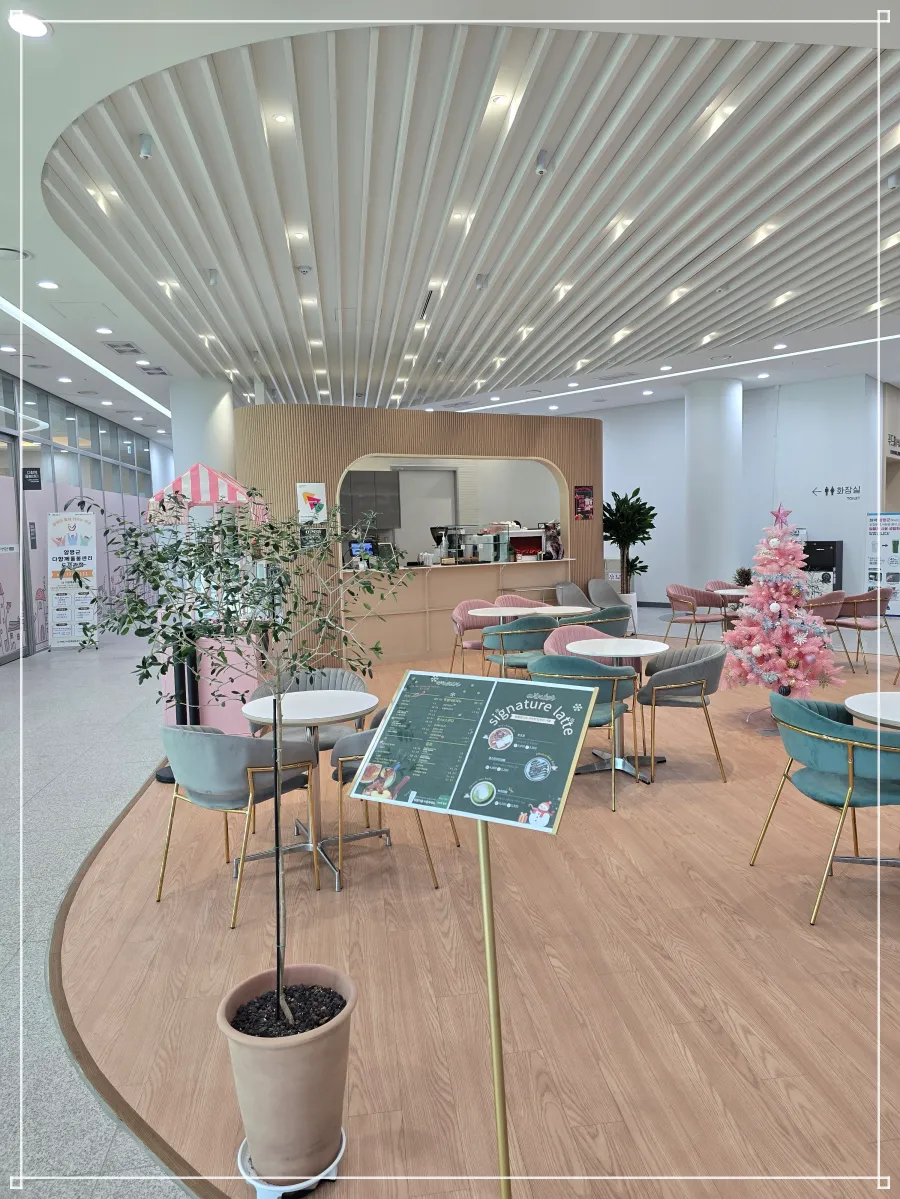 양평도서관-실내-1층로비-카페전경