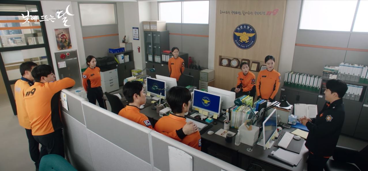 낮에뜨는달_1회