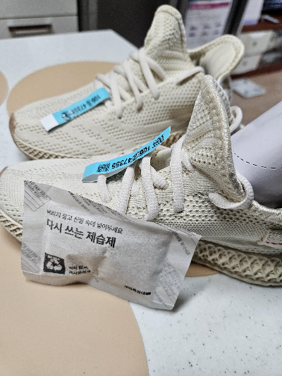 세탁된 운동화