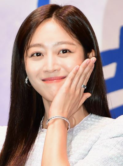 김수현 조보아 디즈니 넉오프 프로필 드라마 나이