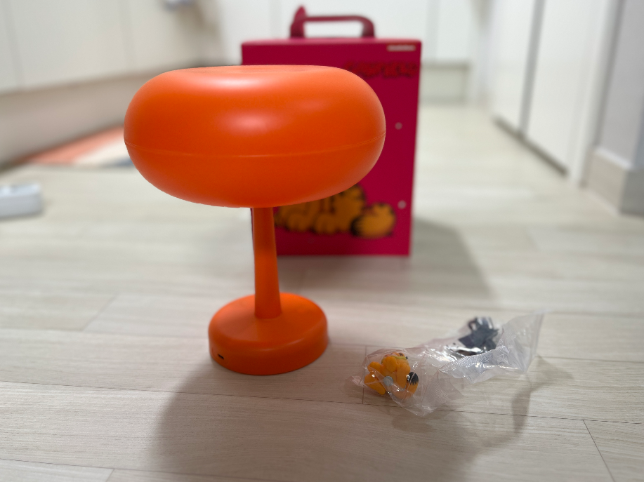 던킨 가필드 테이블 램프