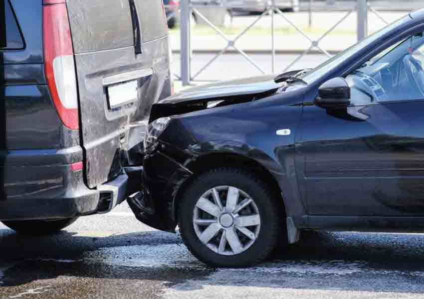 도로에서 발생한 접촉사고, 100% 과실은 누구에게?