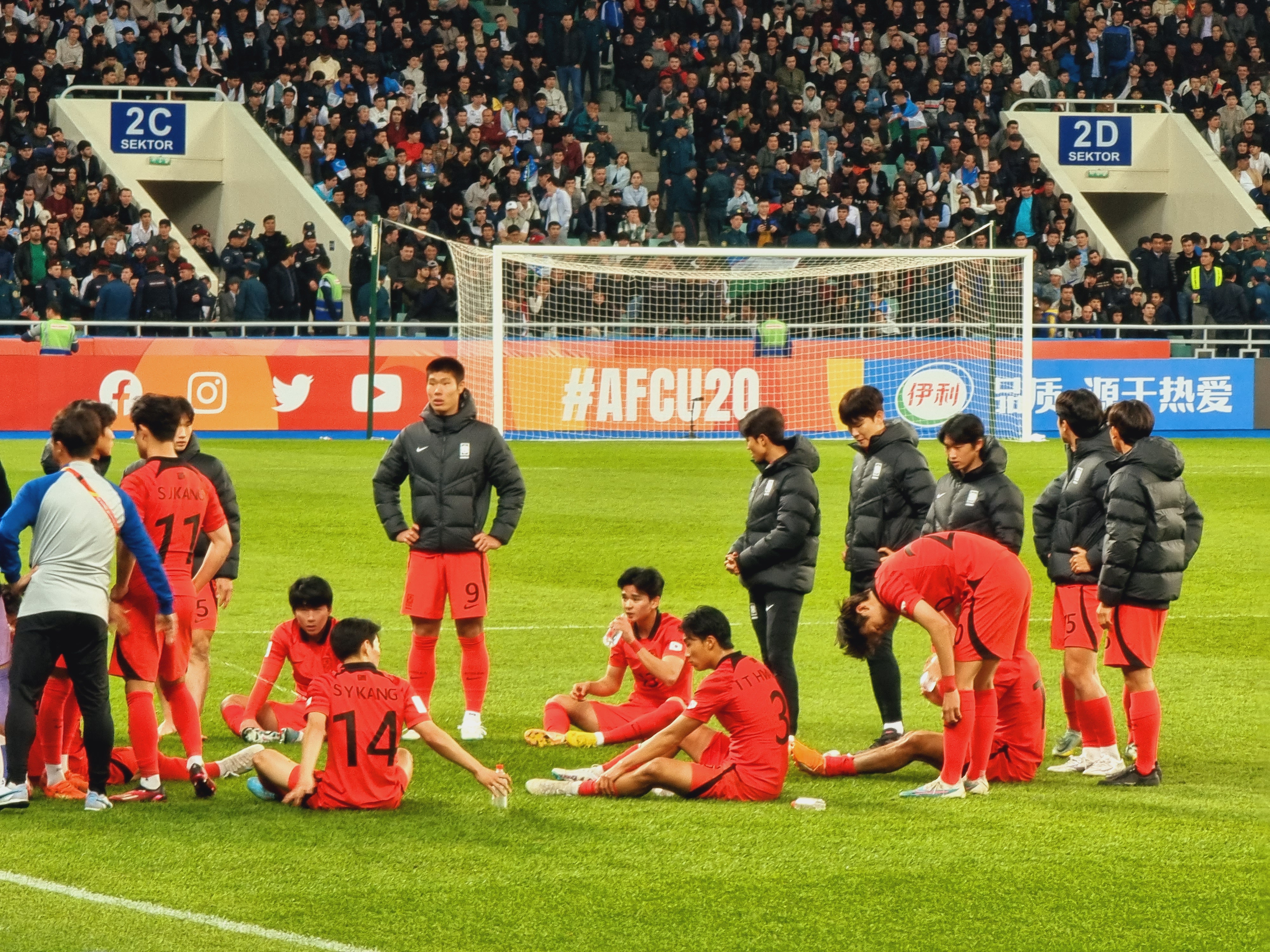 경기 직후 선수들 쉬는 모습