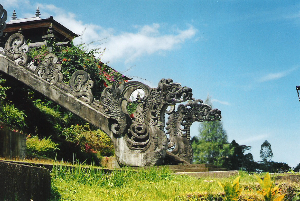 발리 여행 추천 버사끼 사원