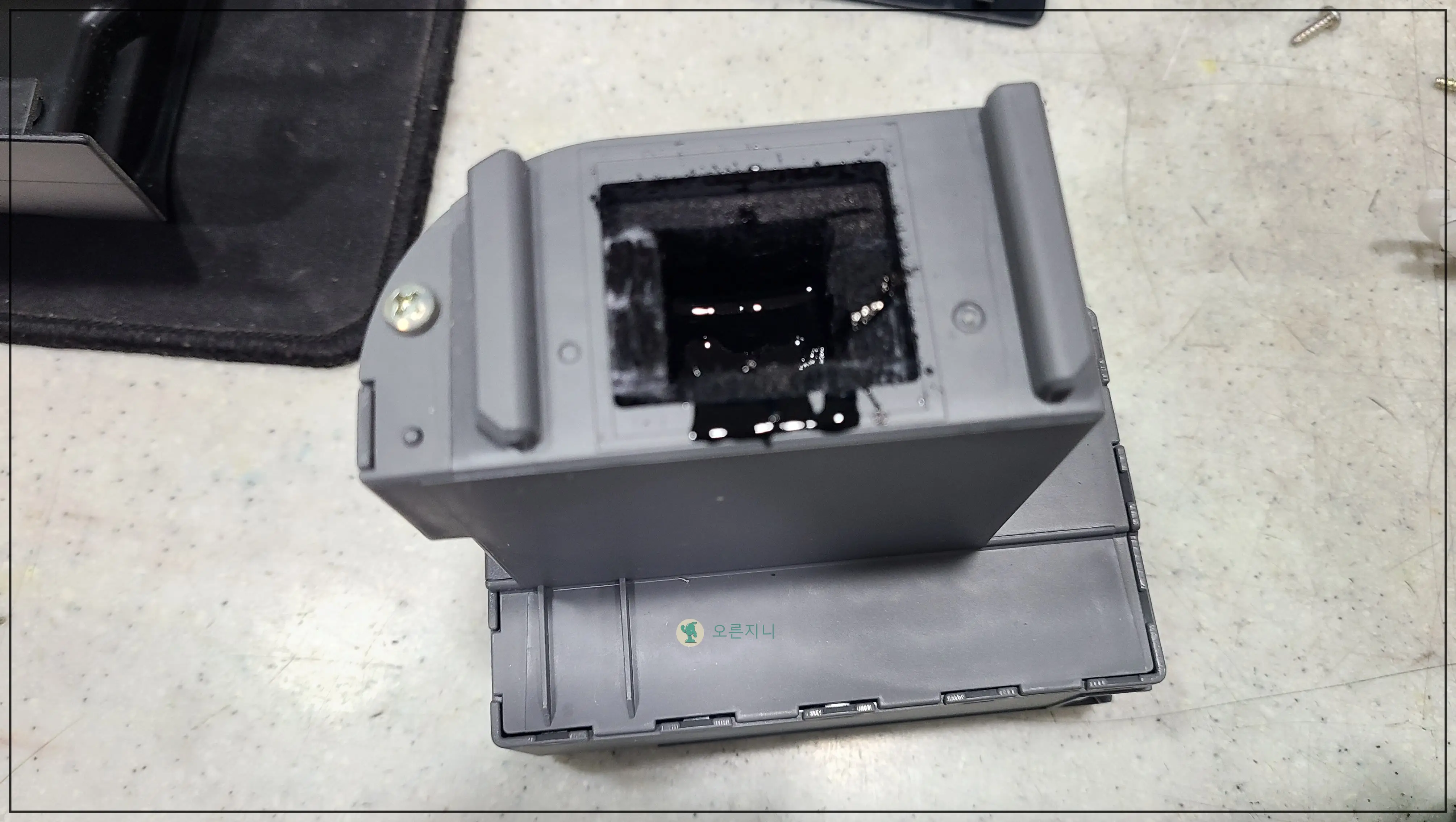 엡손-L4150-프린터-찌꺼기통