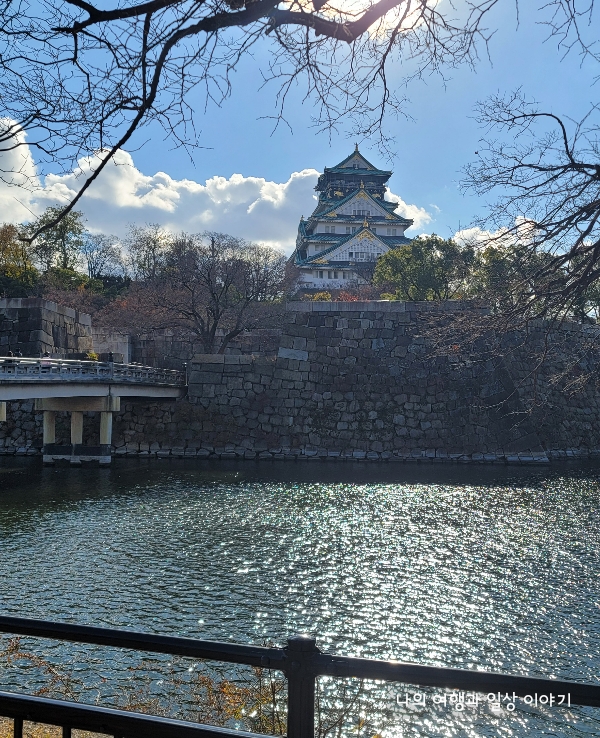 오사카성-뒷편-다리