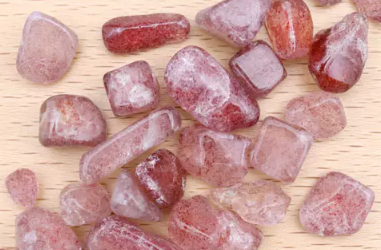 스트로베리 쿼츠의 이름의 유래나 석어를 해설.