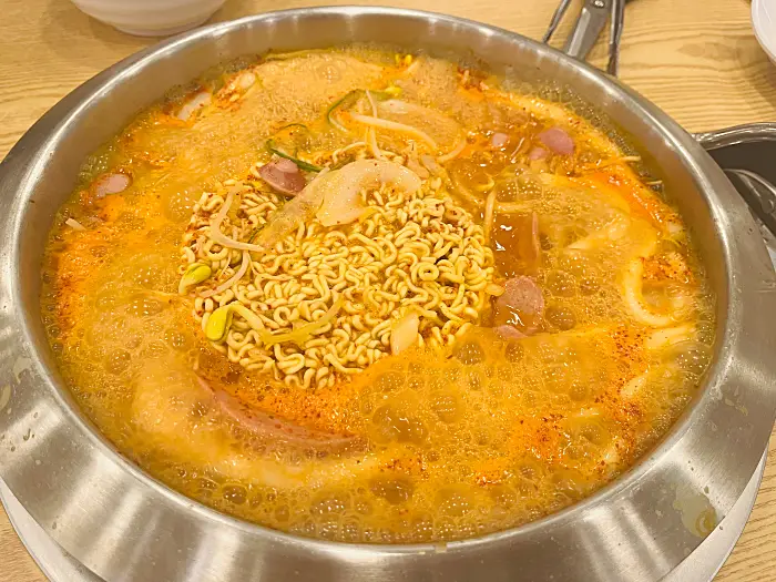 라면사리 넣은 부대찌개