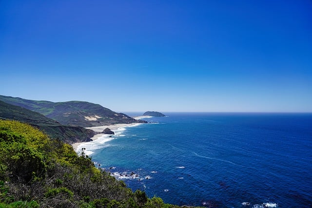 빅서 (Big Sur) – 끝없이 이어지는 절벽과 파도, 그리고 고요한 숲