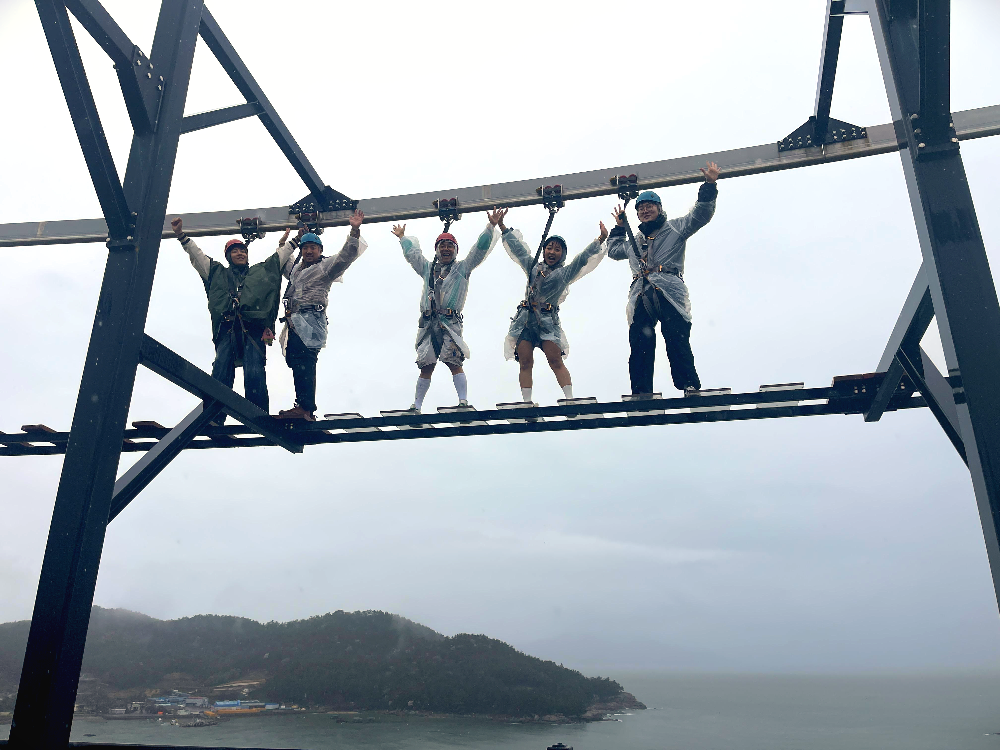 여수예술랜드 스카이워크를 체험하고 있는 KBS 개그콘서트 출연진들7