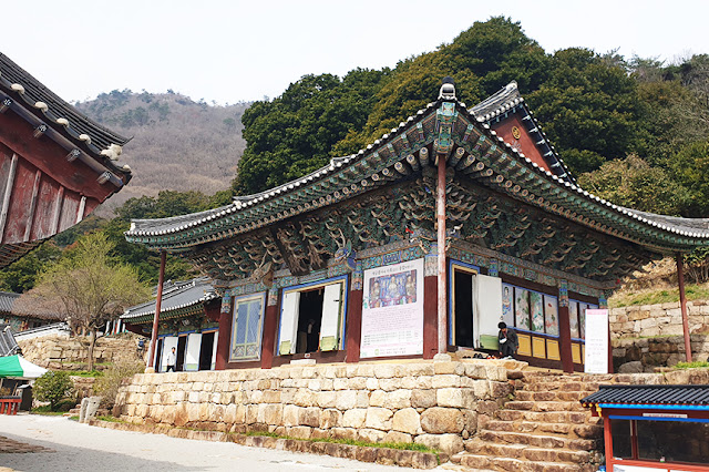 백련사 대웅보전