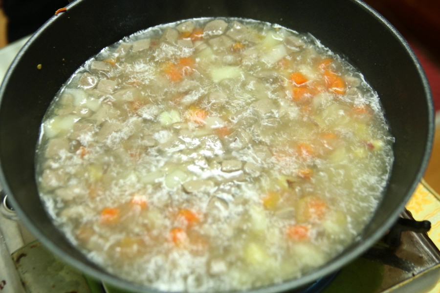 고기 감자 당근 고구마 익히는 모습