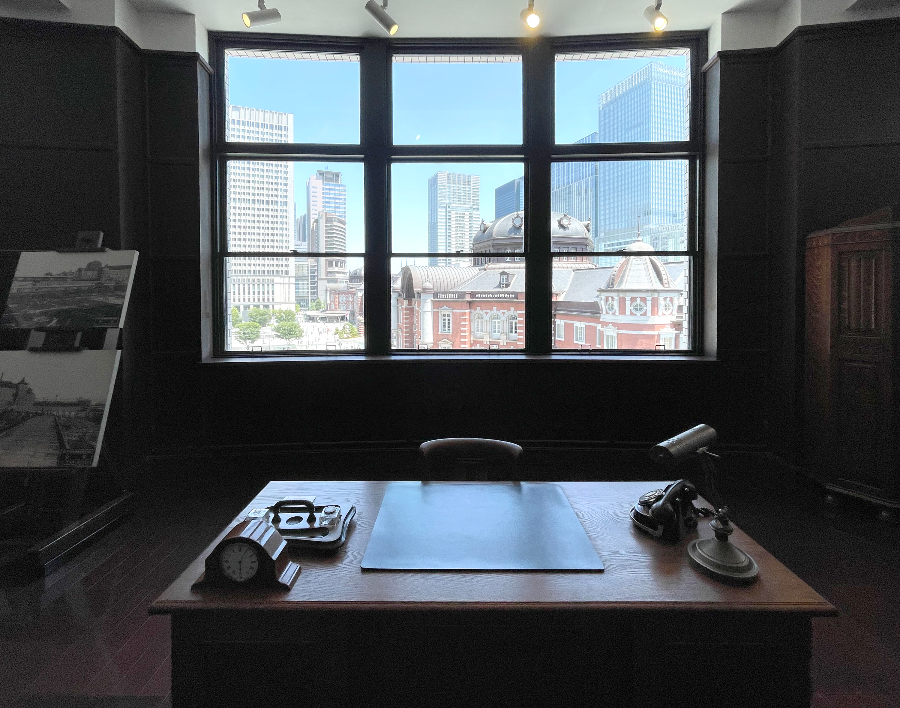 도쿄역 킷테 마루노우치 타워 실내 우체국장실