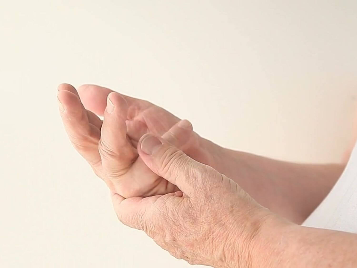 손가락 마디 통증 원인