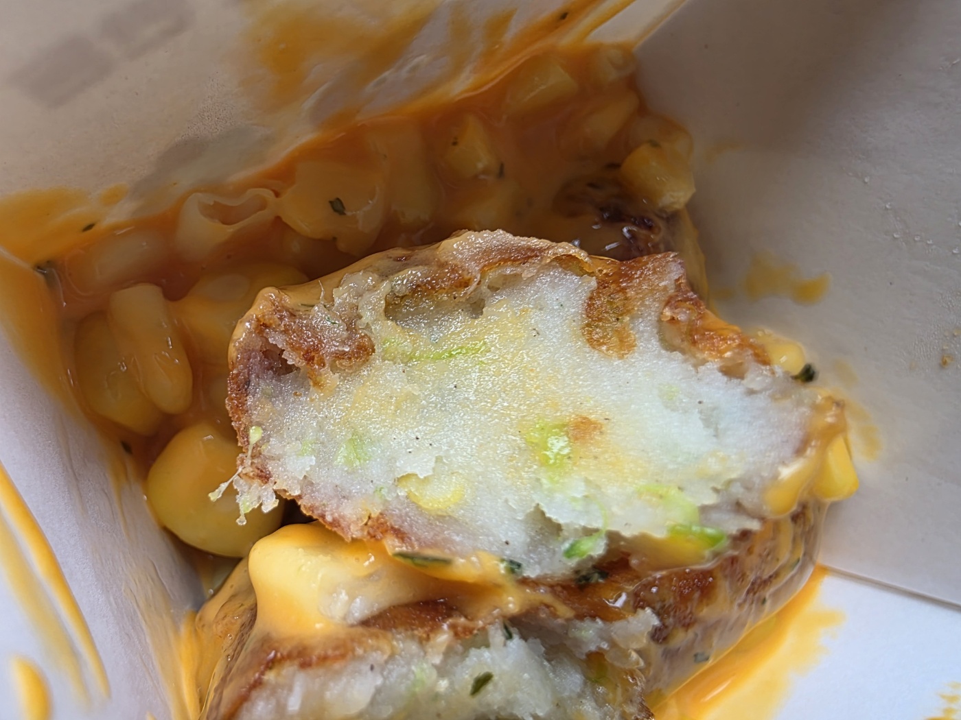 못난이치즈감자 단면