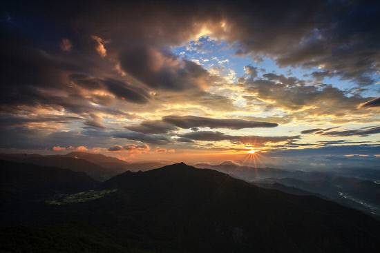 음성 가섭산 일출