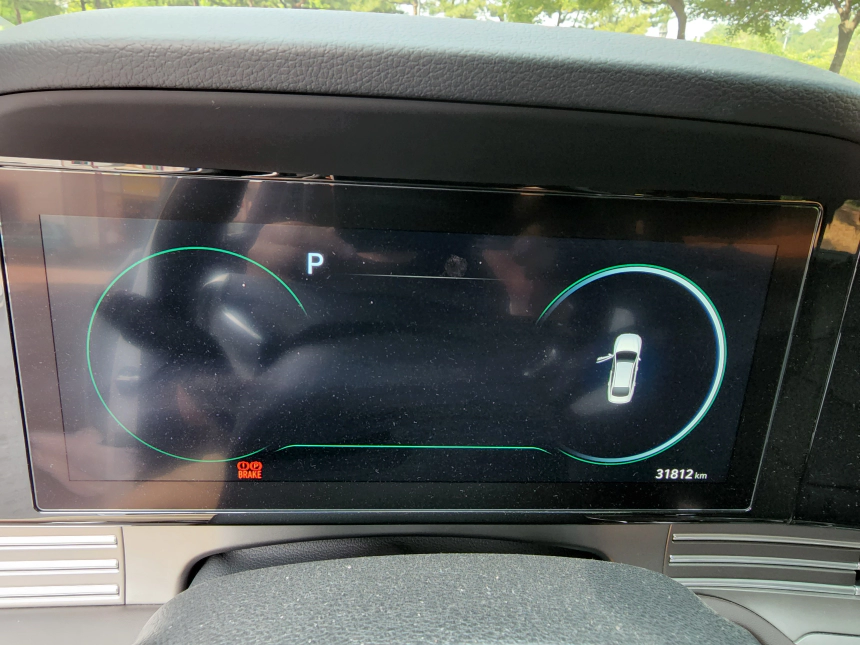 창문이 열린 채로 시동을 끈다면 계기판과 음성으로 알림을 해준다.