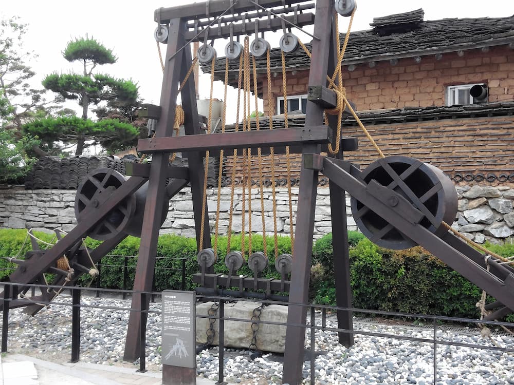 거중기 구조와 도르래 장치 디테일