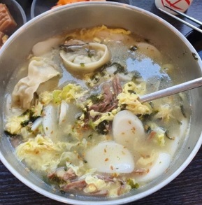 떡만둣국
