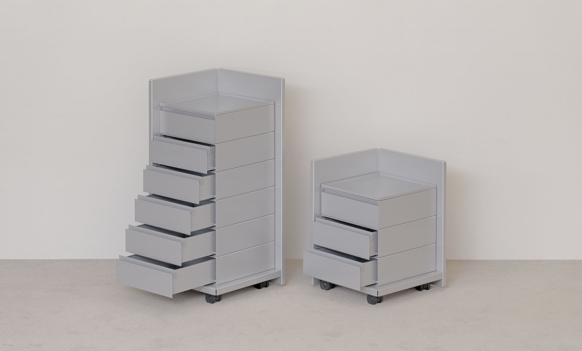 높낮이가 다른 회색 알루미늄 수납 트롤리, 모던한 금속 인테리어 가구