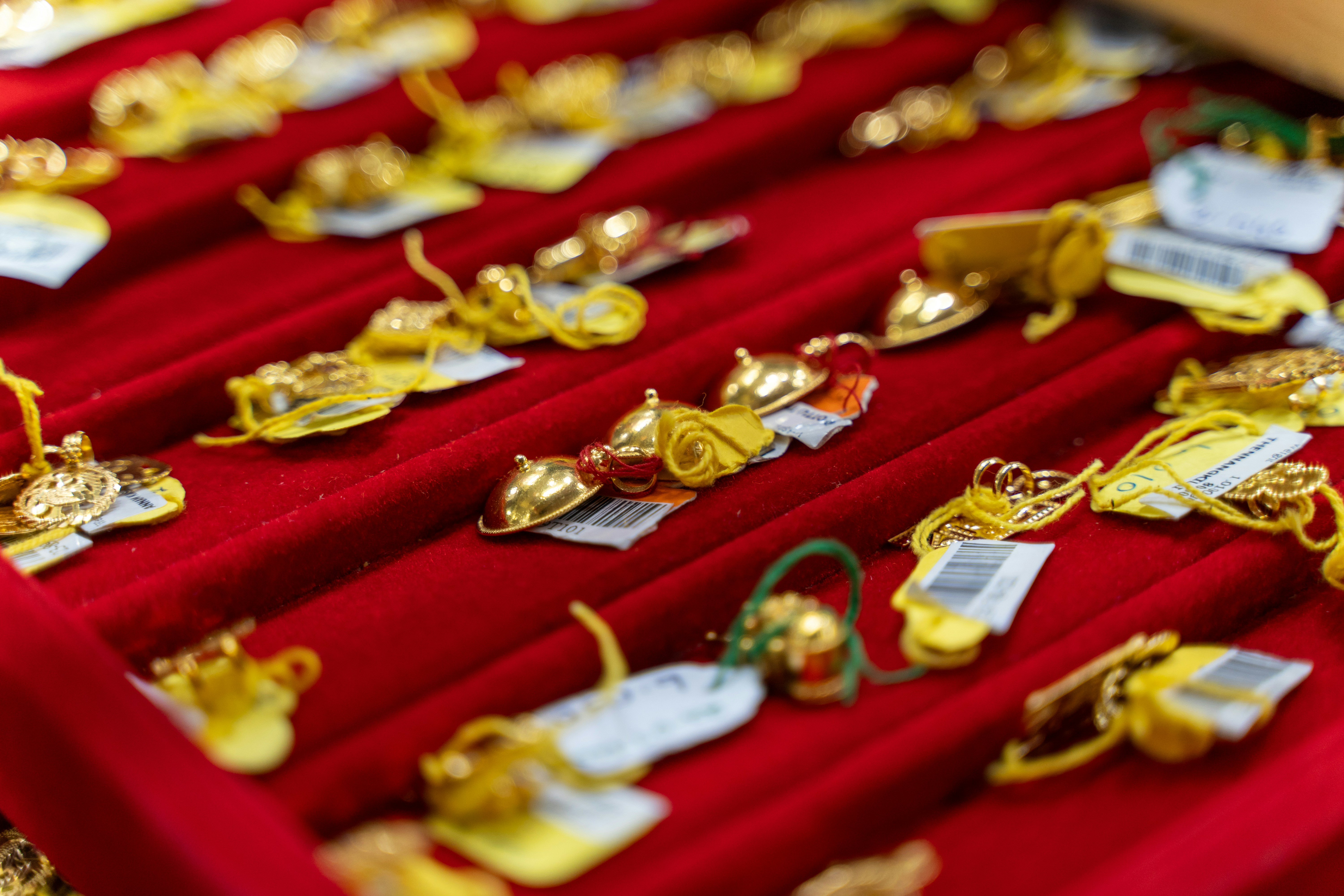 참전용사 기념 메달과 뱃지 - 역사적 가치를 담은 컬렉션