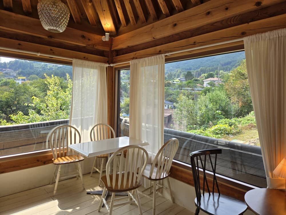 가평 고요재 2층 좌석